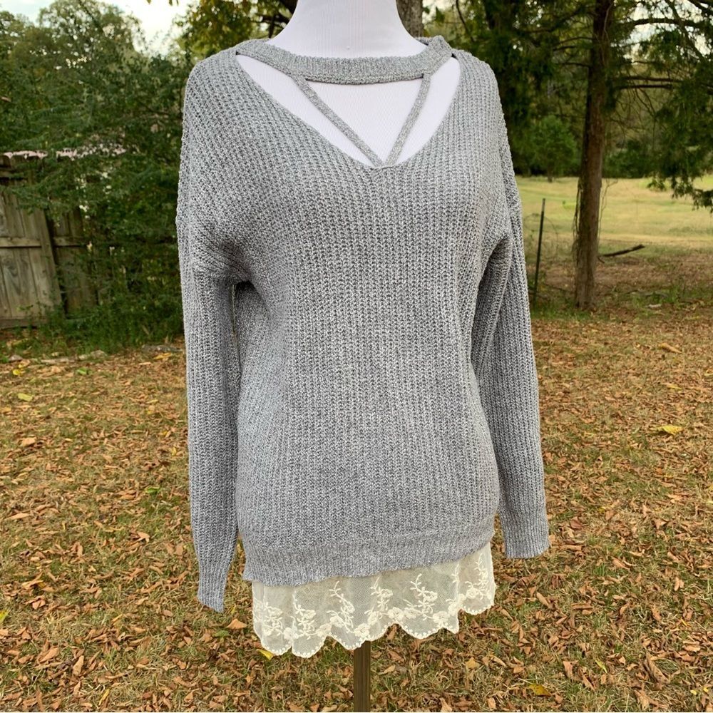 NWT MORAL FIBER Strappy Cutout Lace Trim Sweater Grey & Cream Size Medium